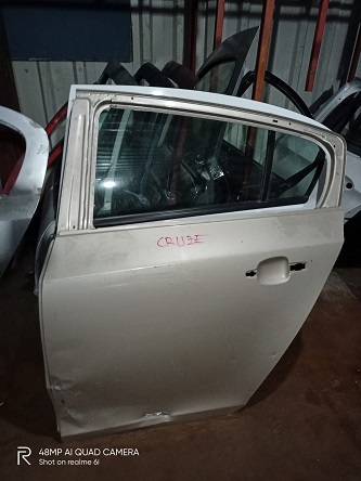 chevrolet cruze sol arka kapı sedan ufak hatalı bal köpüğü renk 95987763